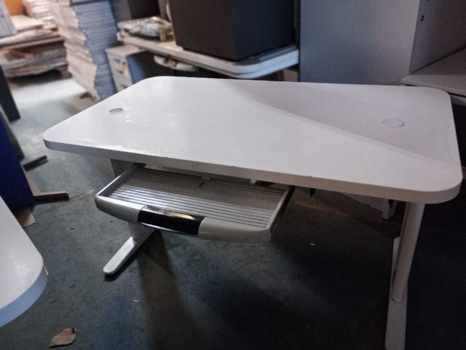 Biurko z półką na klawiaturę 140x80 białe biurka stoły biuro dom