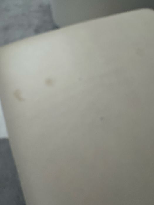 Banco Puff em pele usado com rodas