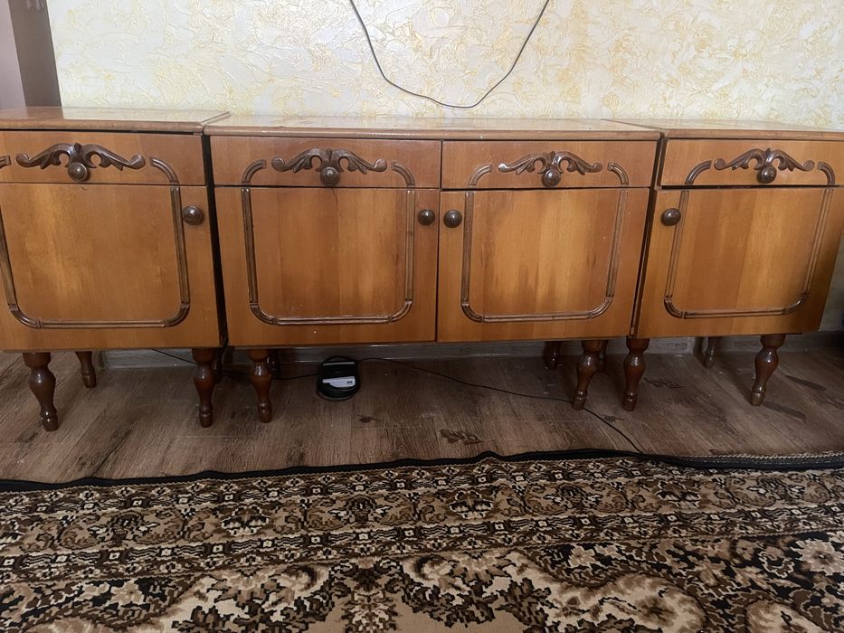 Тумбочки деревʼяні