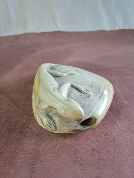 Kamienna rzeźba jaszczurki 13