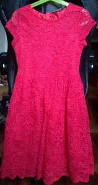 Czerwona koronkowa sukienka roz. 134 cm