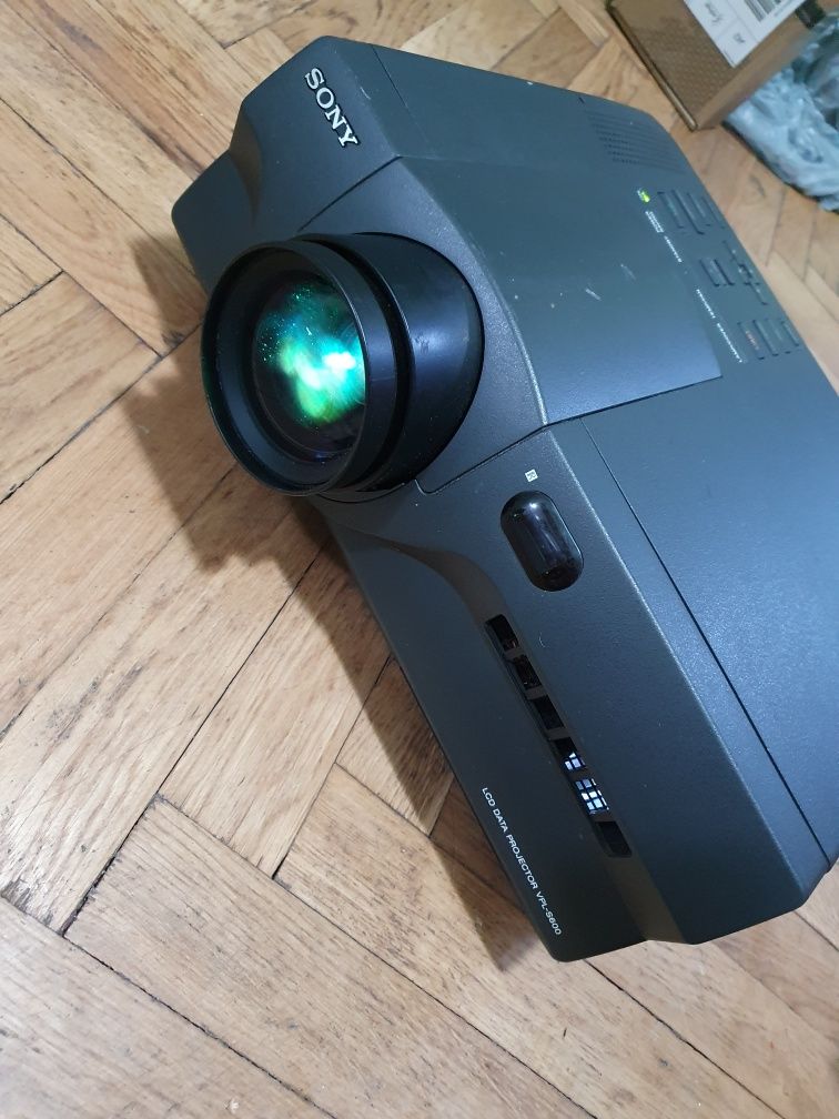 Projektor Sony vpl s600