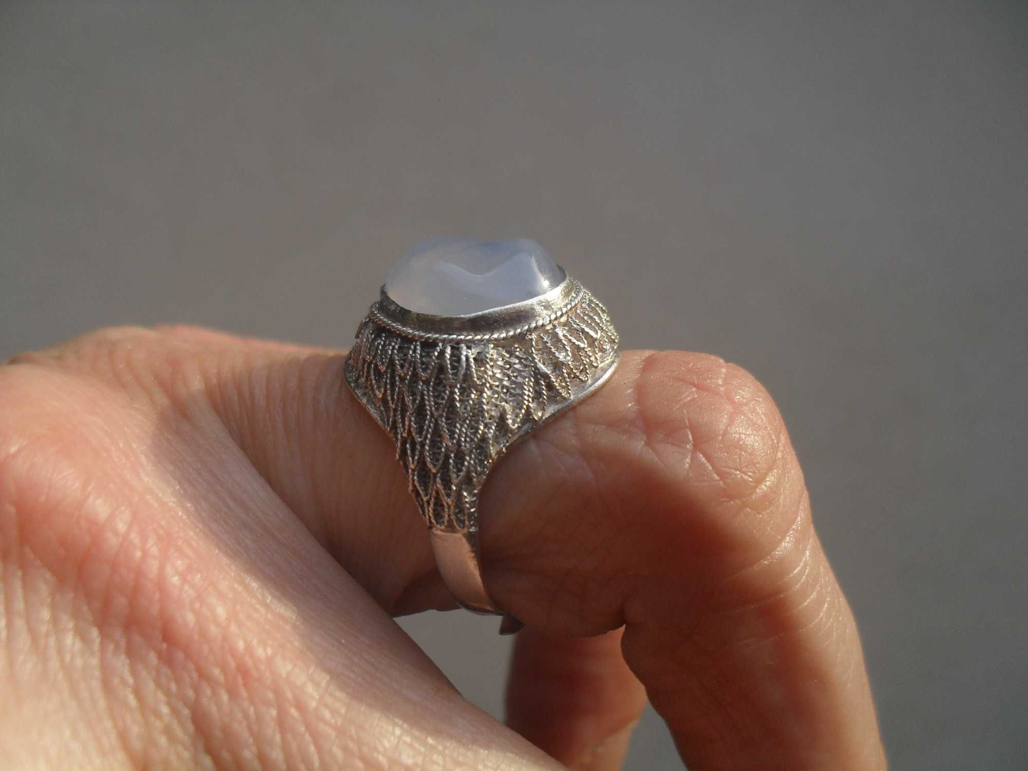 Stary srebrny pieścionek - filigran z błękitnym kamieniem - cena ost