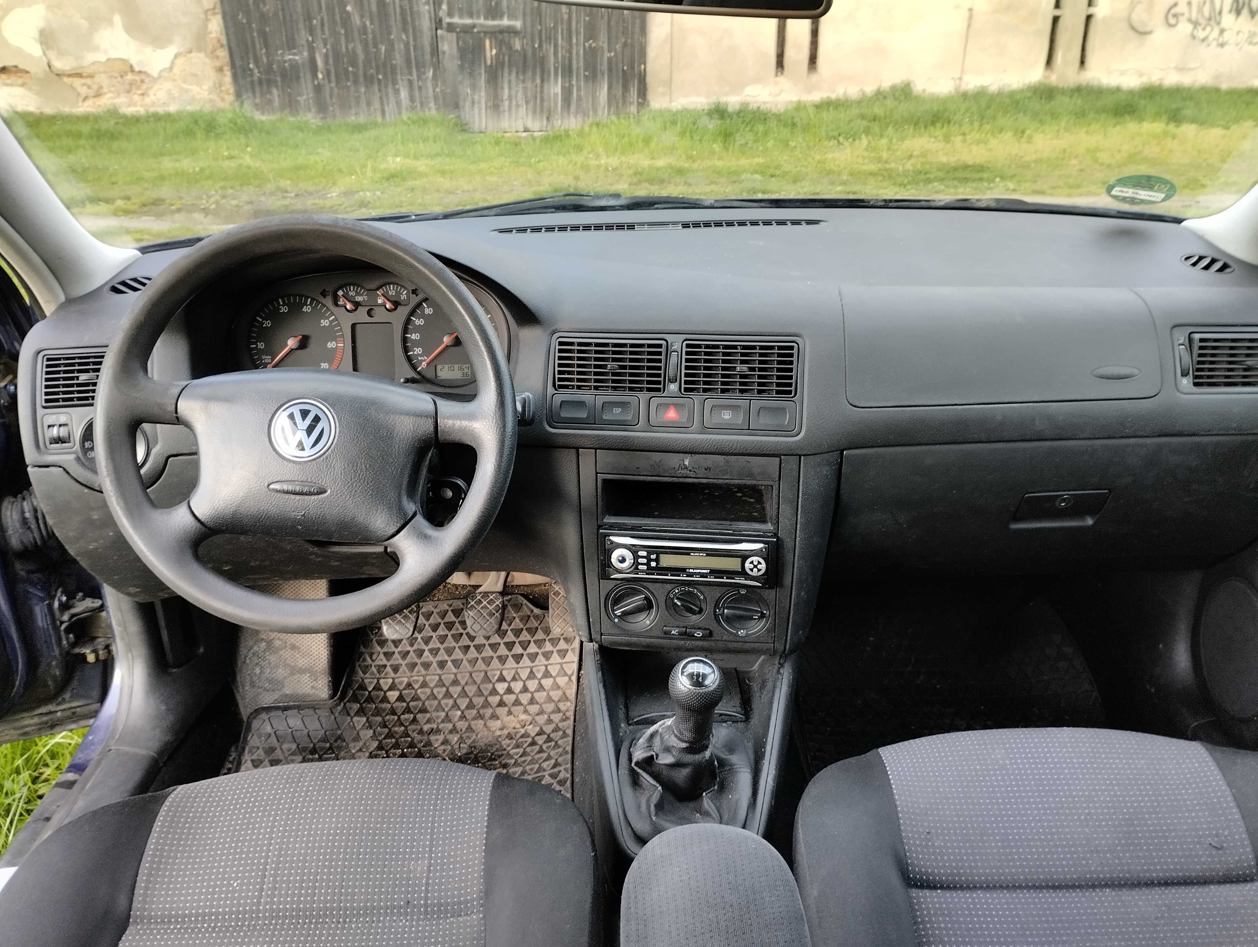 VWGolf   IV 1.4 16v z klimatyzacją  do rejestracji