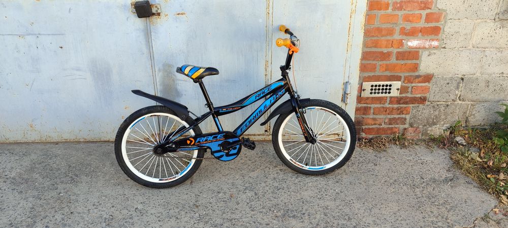 Продам деткий велосипед. Цена 1490 за 2 велосипеда