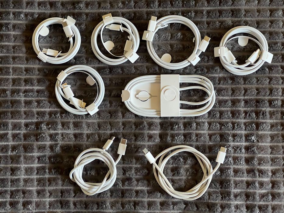 Дроти та блок живлення до техніки Apple