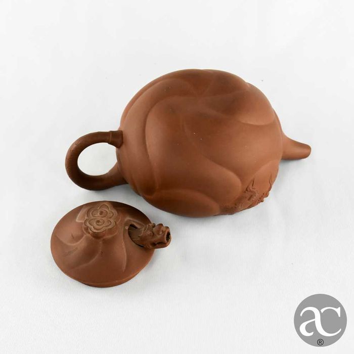 Bule Yixing em Terracota – China, feito à mão, decorado com dragões