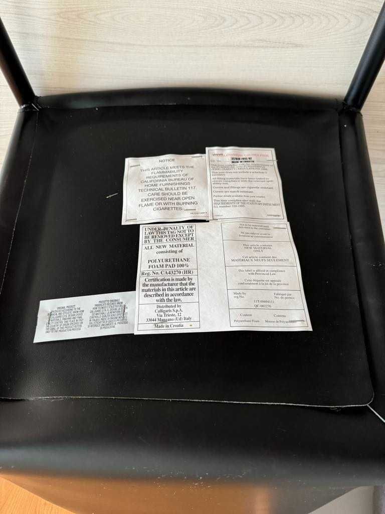 czarne krzesła ze skóry  ekologicznej