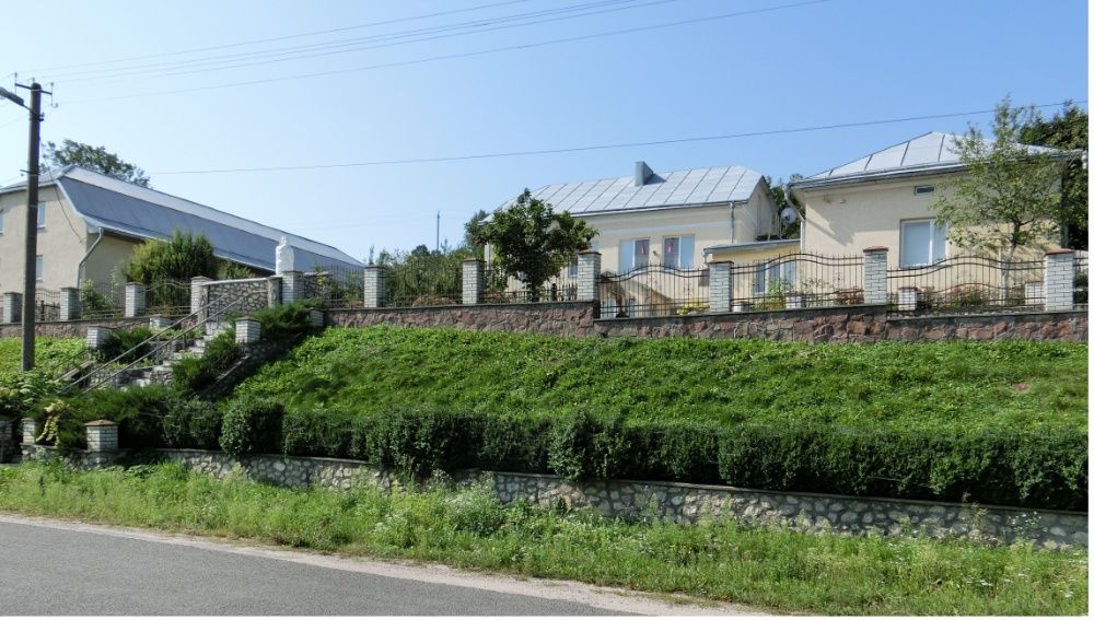 Продається нерухомість- великий маєток