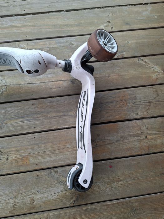 Hulajnoga trójkołowa