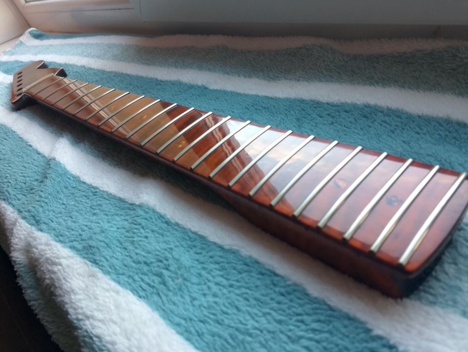 Гриф на стратокастер