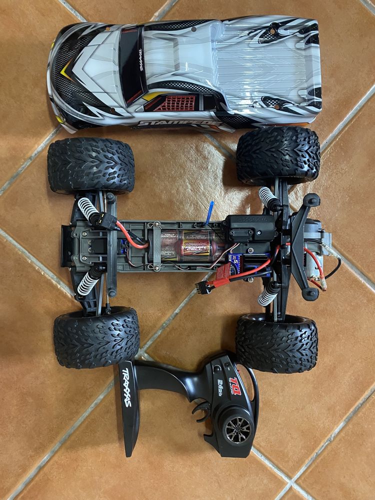 Carro telecomandado TRAXXAS Stampede