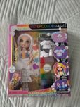 NOWA RAINBOW HIGH Watercolor & Create Fashion Doll lalka modowa