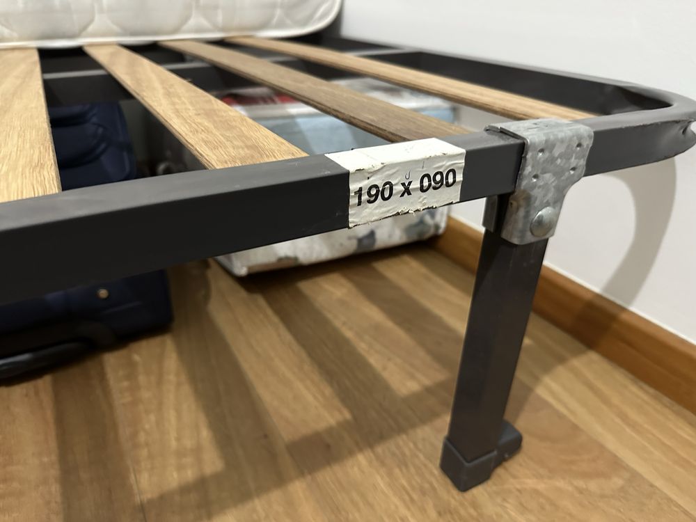 Cama: colchão + estrado = 100€