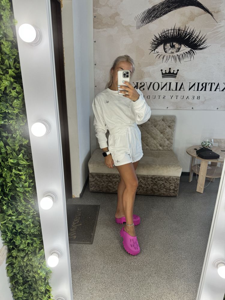 Костюм alo костюм з шортами