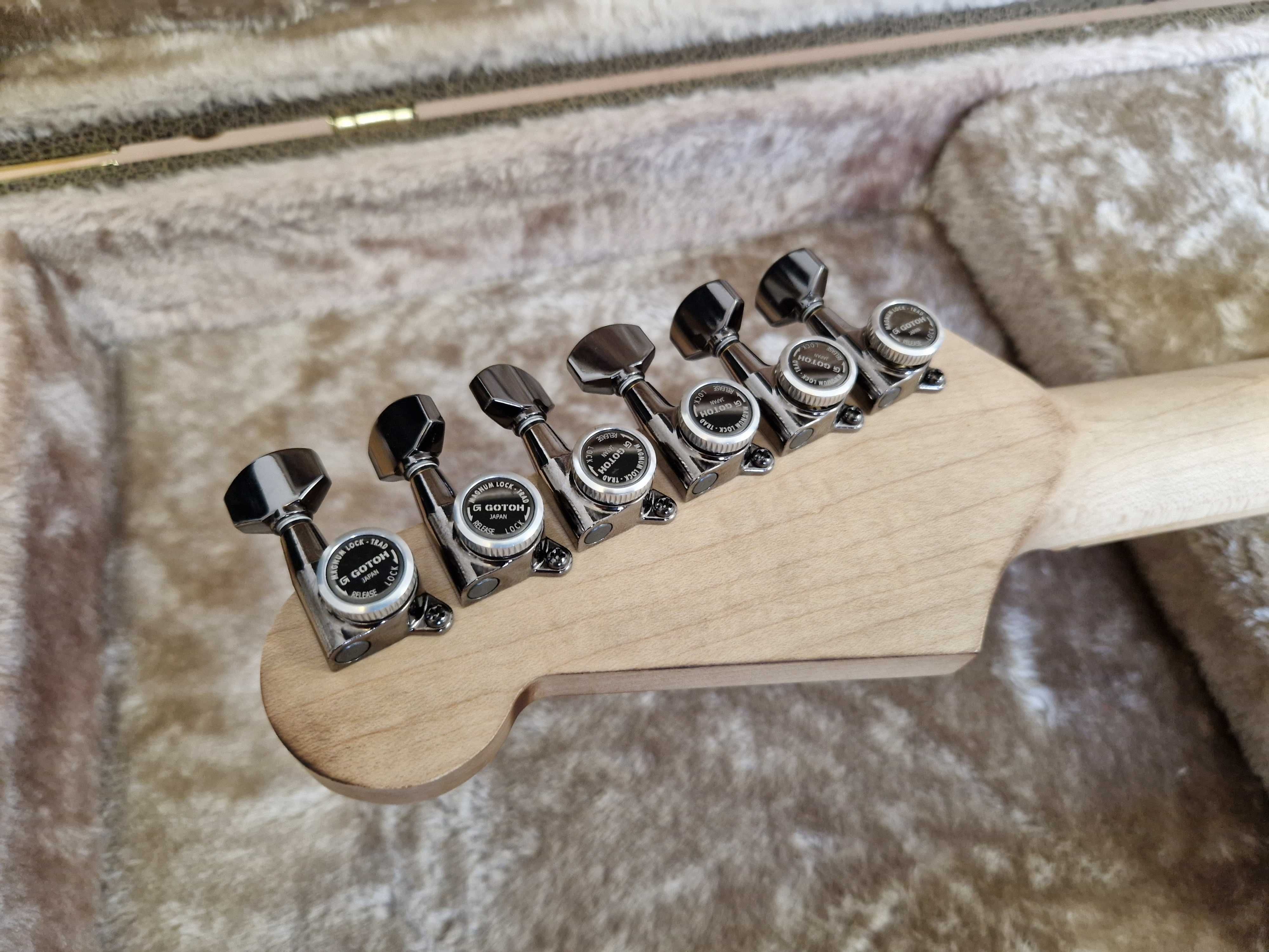 Guitarra de luthier - EarOn - feita à mão - strato