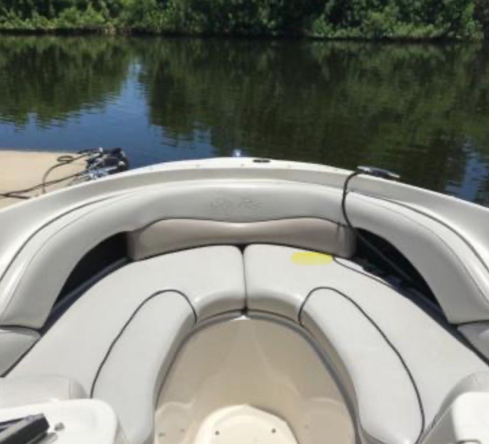 Sea Ray 220 BR motor in-board