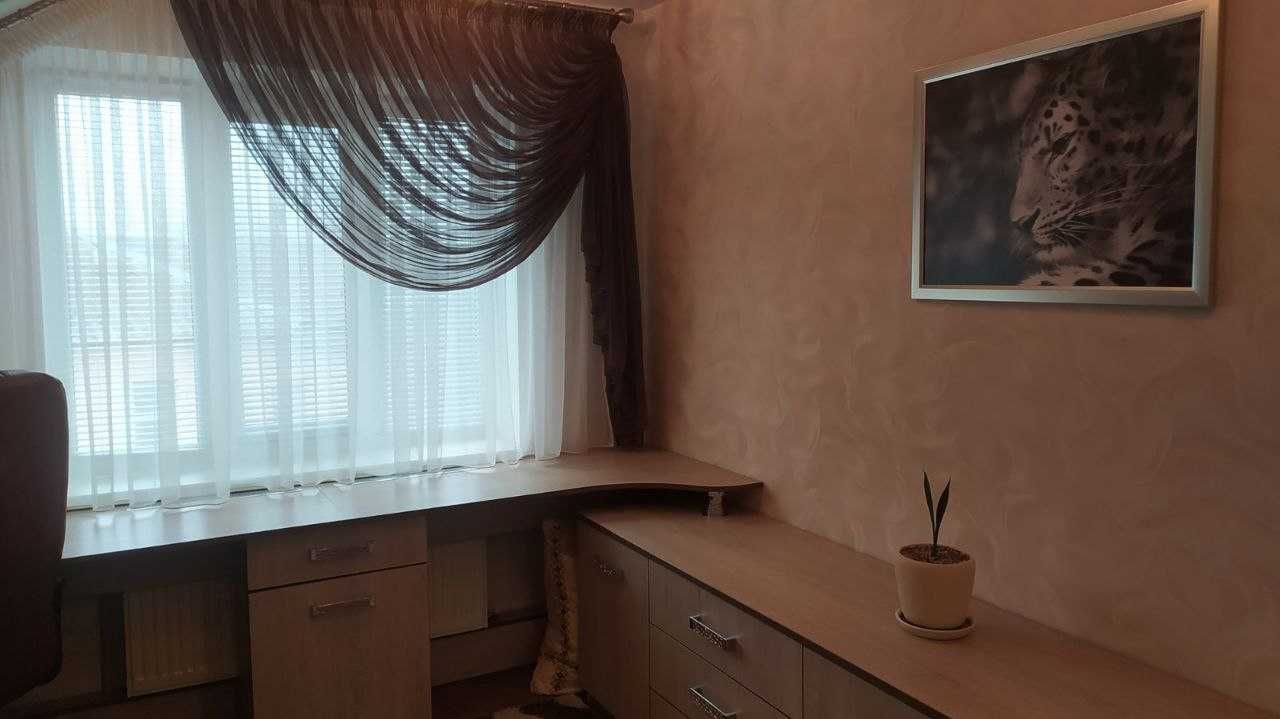 продам будинок на Київській
