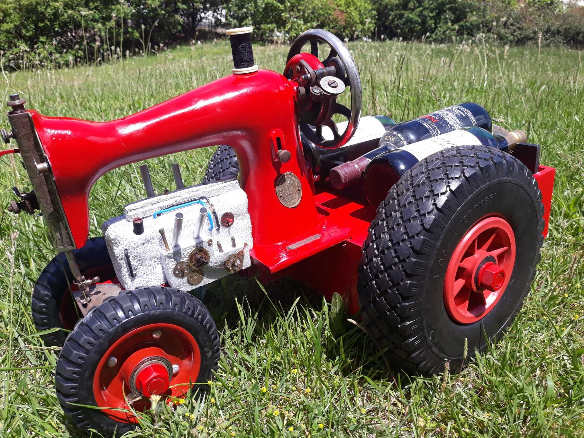 Máquina de costura Singer - trator com expositor para 3 garrafas