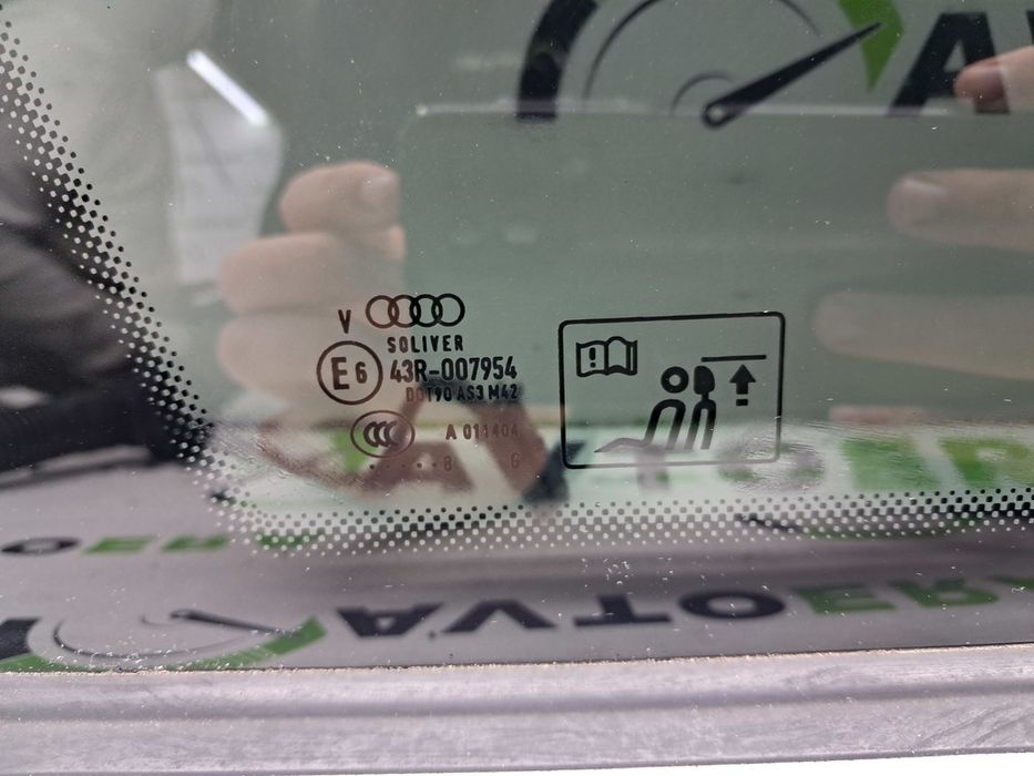 Боковая форточка хром левая AUDI Q7 4M 4M0845297BNVB