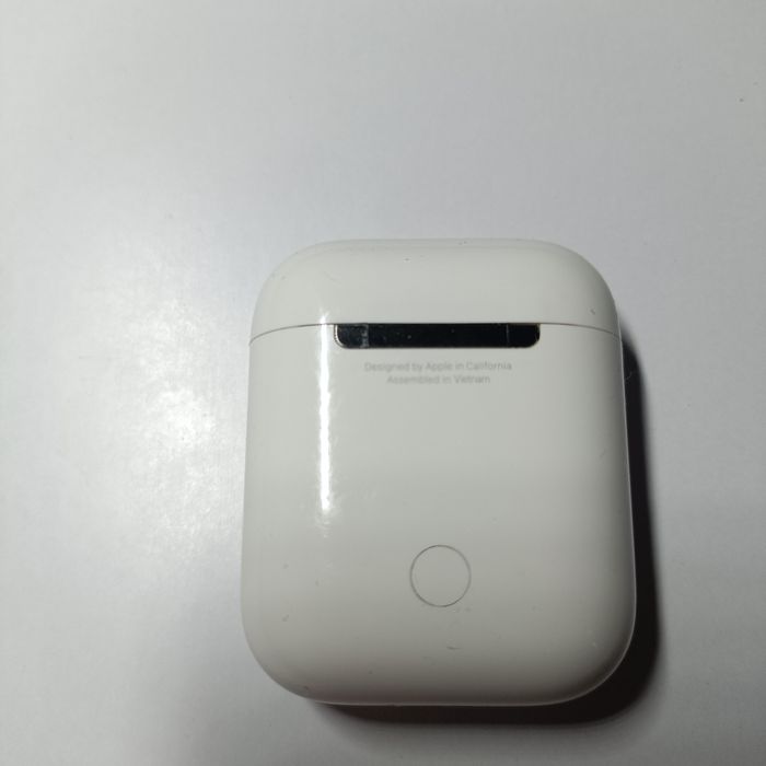 Кейс для наушников airpods 2 оригинал.