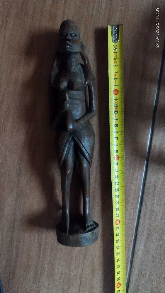 Rzeźby figurki maski drewniane egzotyczne afrykańskie
