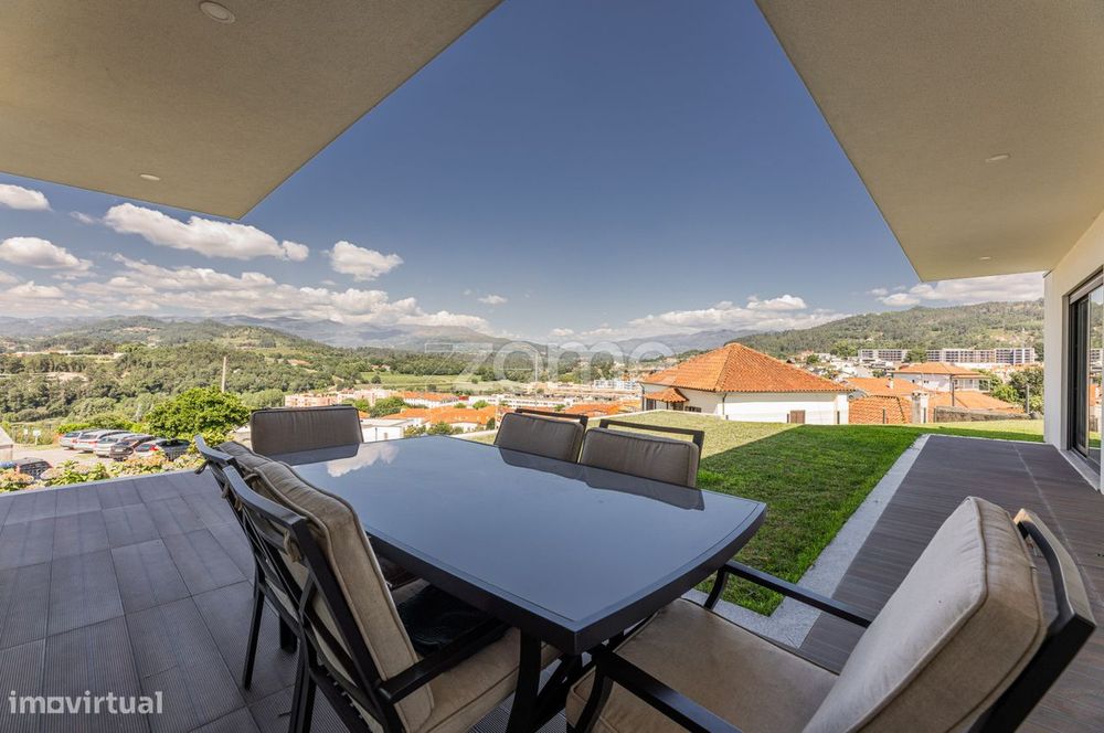 Moradia Térrea T3+1 no Centro de Ponte da Barca