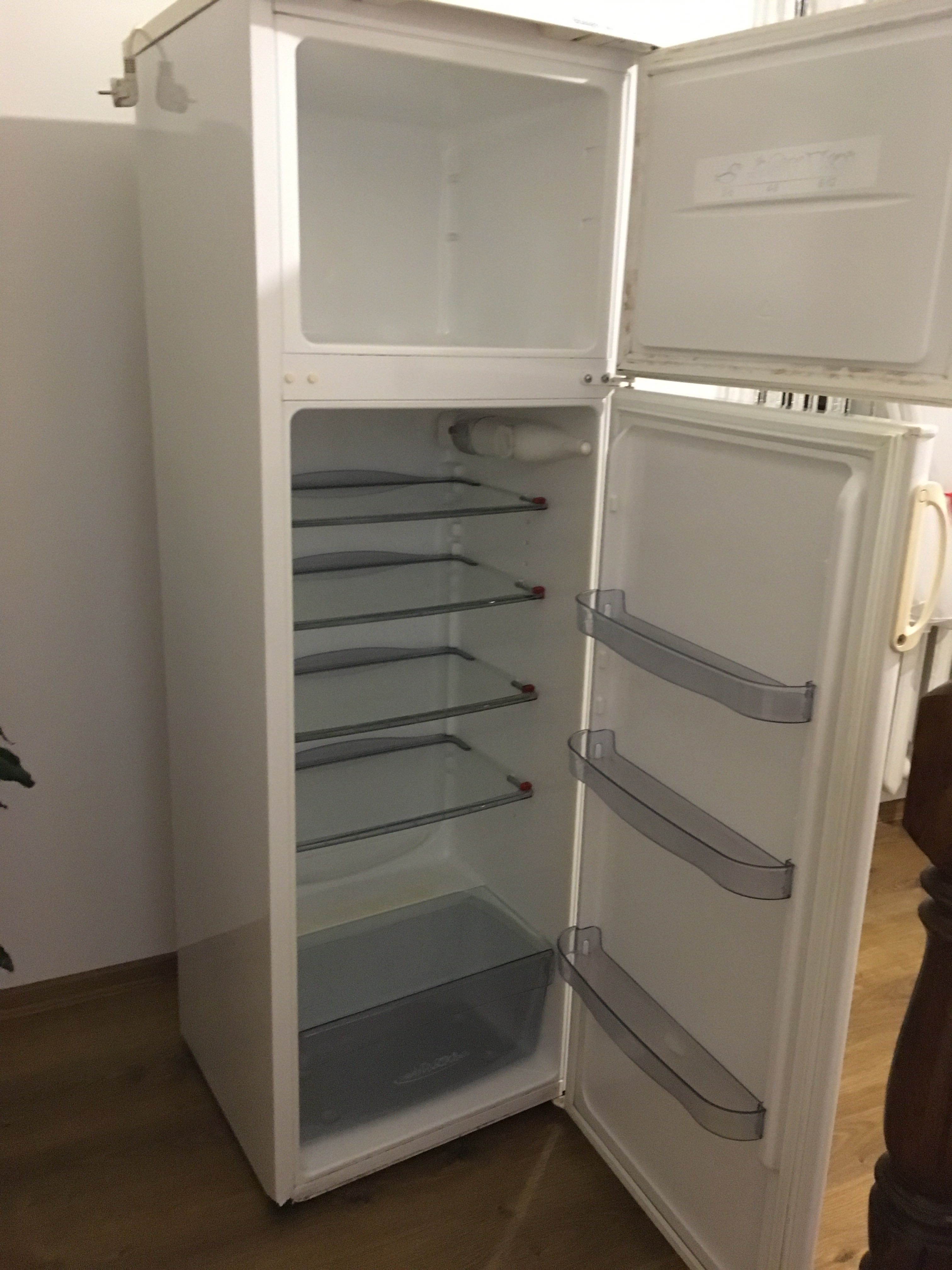 Холодильник Snaige