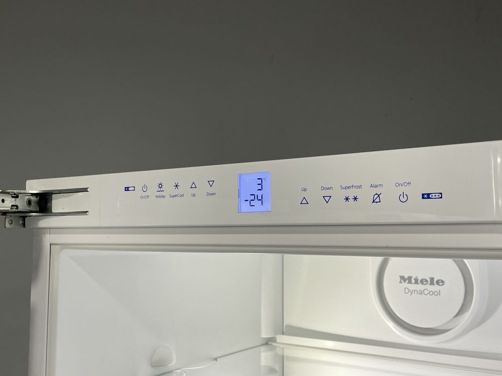 Вбудований Холодильник Miele KFN 37282 BioFresh NoFrost Вмонтований