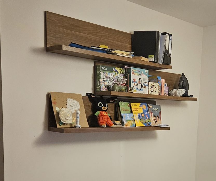 Sprzedam 4- półki w dobrym stanie.
Wymiary: 148 × 34 × 25 cm.

Sprzeda