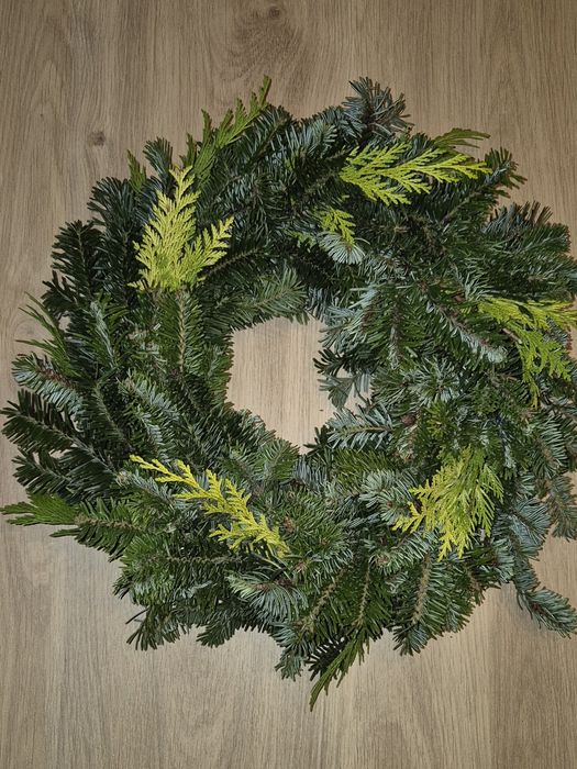 Zbieram zamówienia na wianki z żywej jodły , sosny.