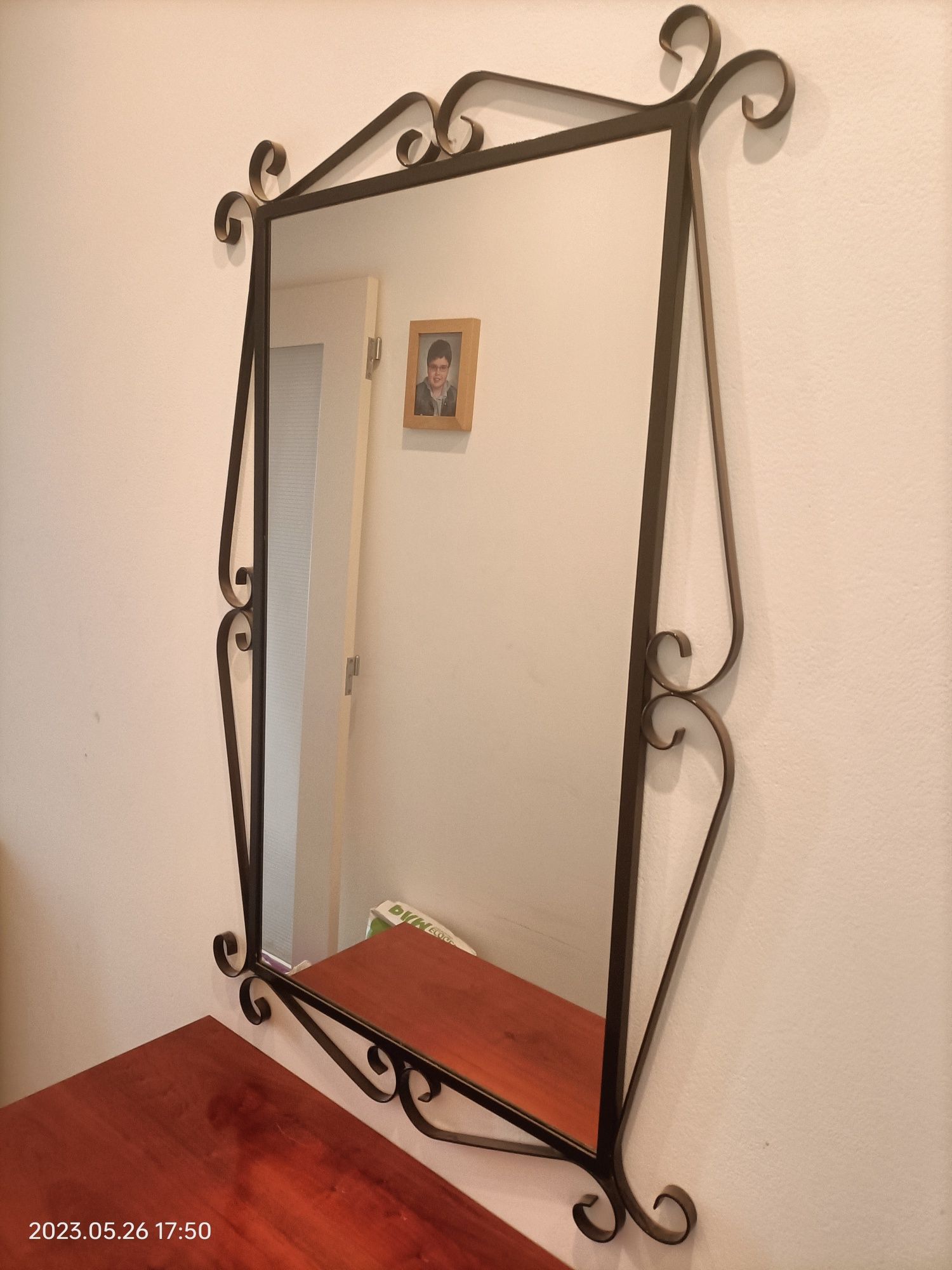 Mesa com espelho