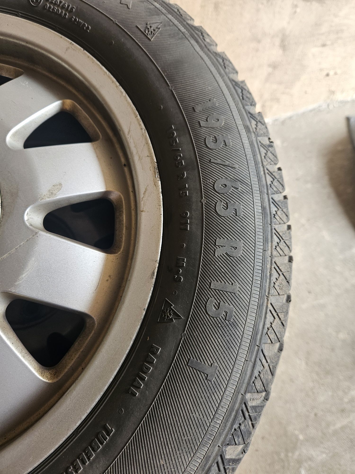 Kola Alufelgi 5x112 Zima Komplet Audi VW Gold Touran Skoda