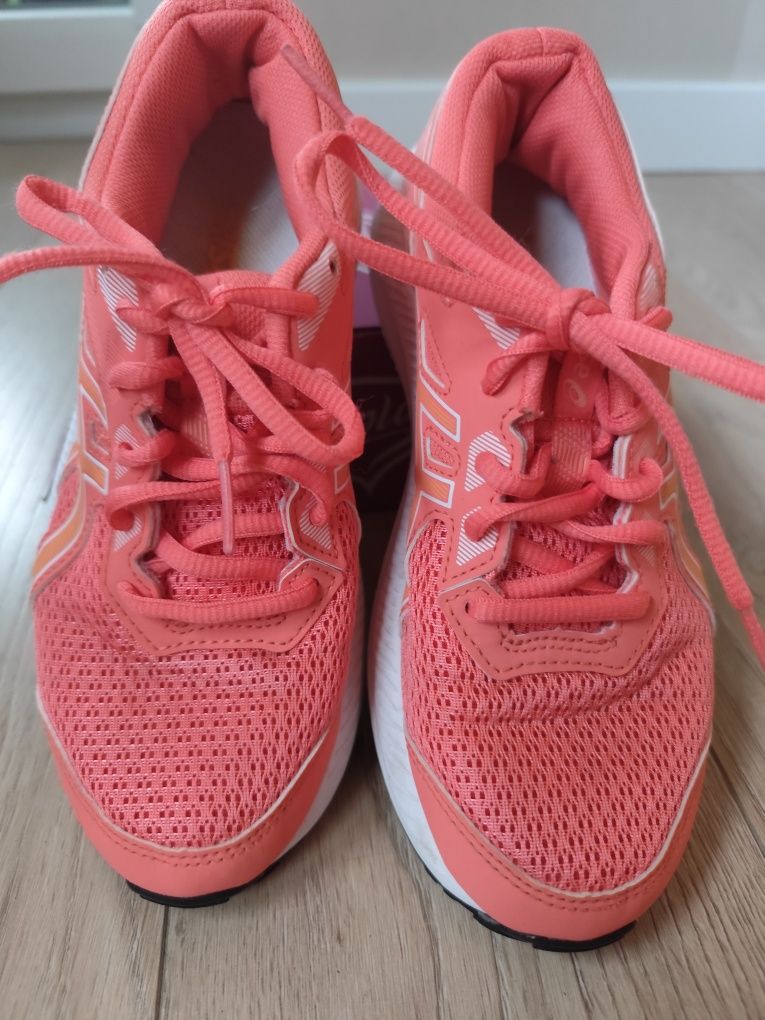 Wygodne buty Asics do biegania, wf