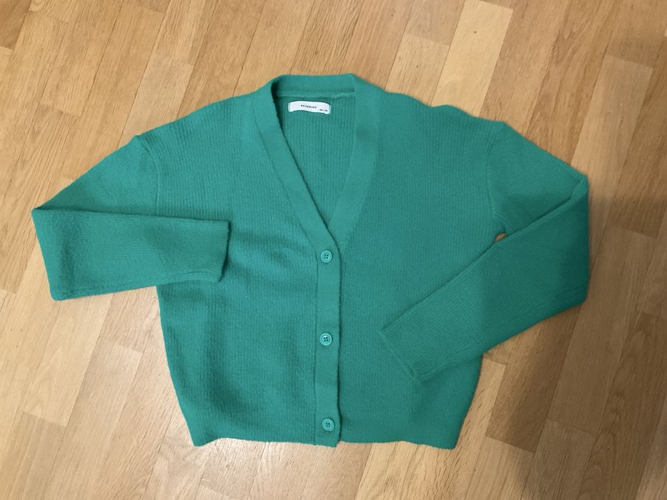 Sweter dziewczęcy.