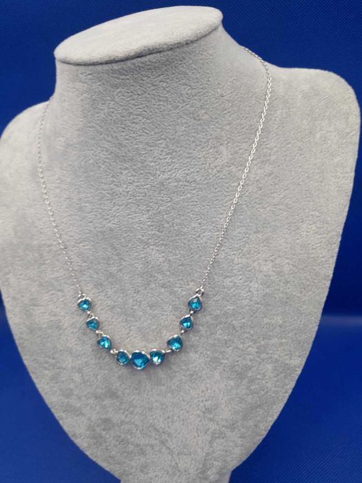 nowy  naszyjniczek z błękitnymi cyrkoniami