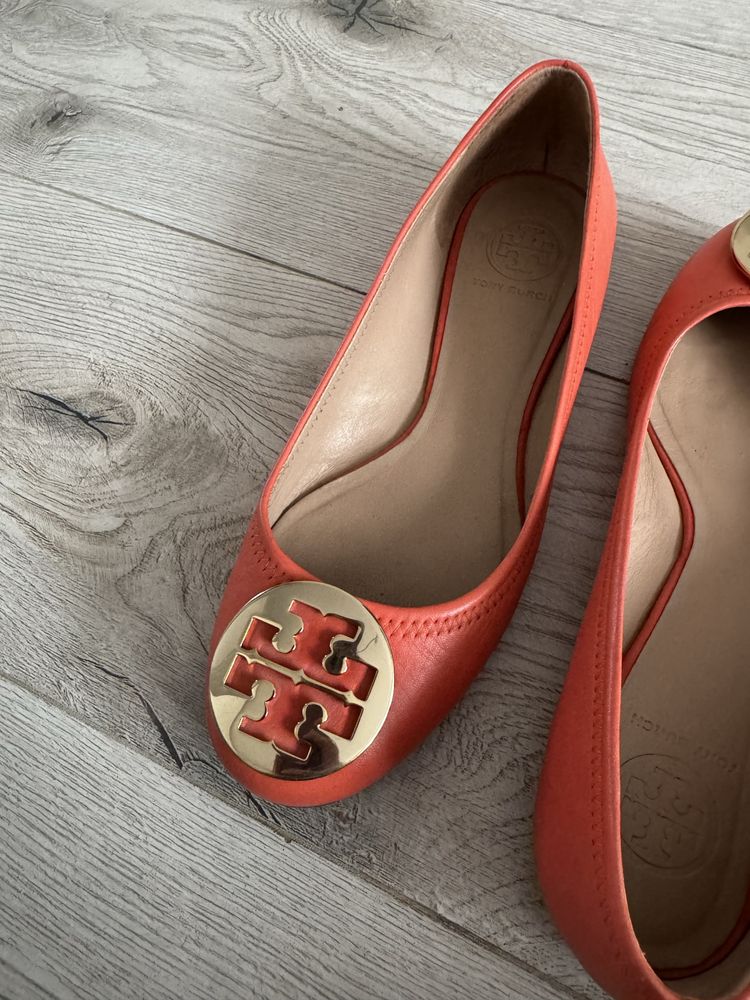 Balerinki tory burch mokasyny logo slip on skorzane