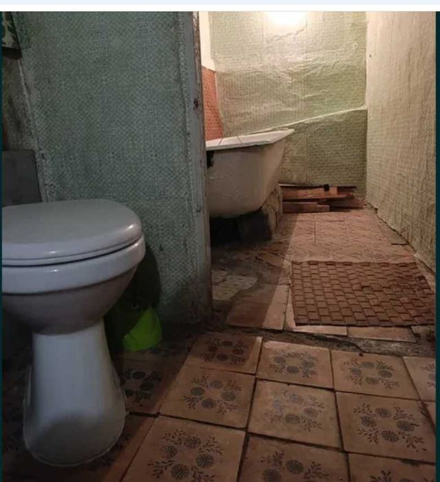 Продам дом -дачу в Высоком. Участок 10 соток .Печное отопление TB