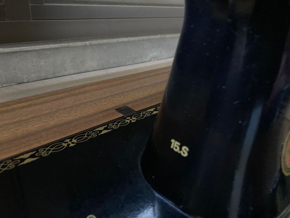 Maquina Costura Singer Doméstica Vintage - com móvel