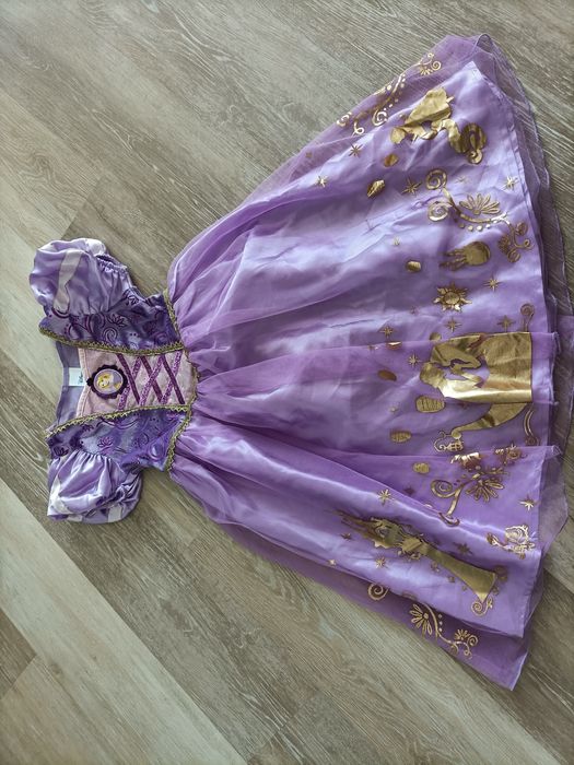 Vestido Rapunzel e vestido branca de neve