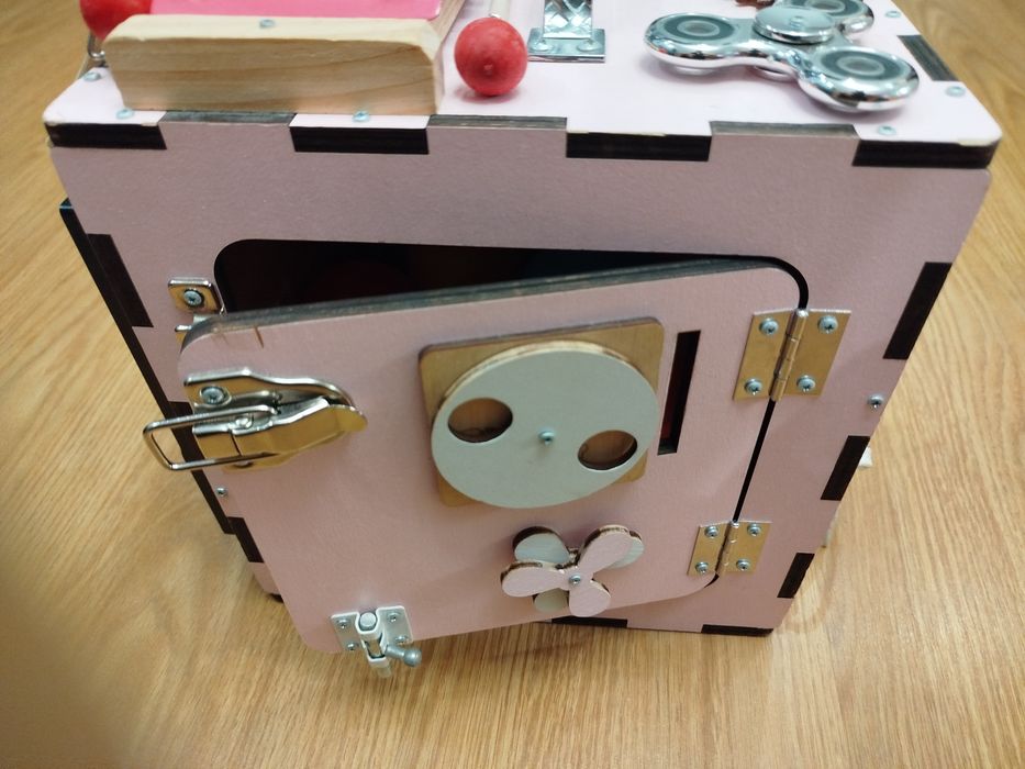 Дитячій розвиваючій багатофункціональний бізікуб