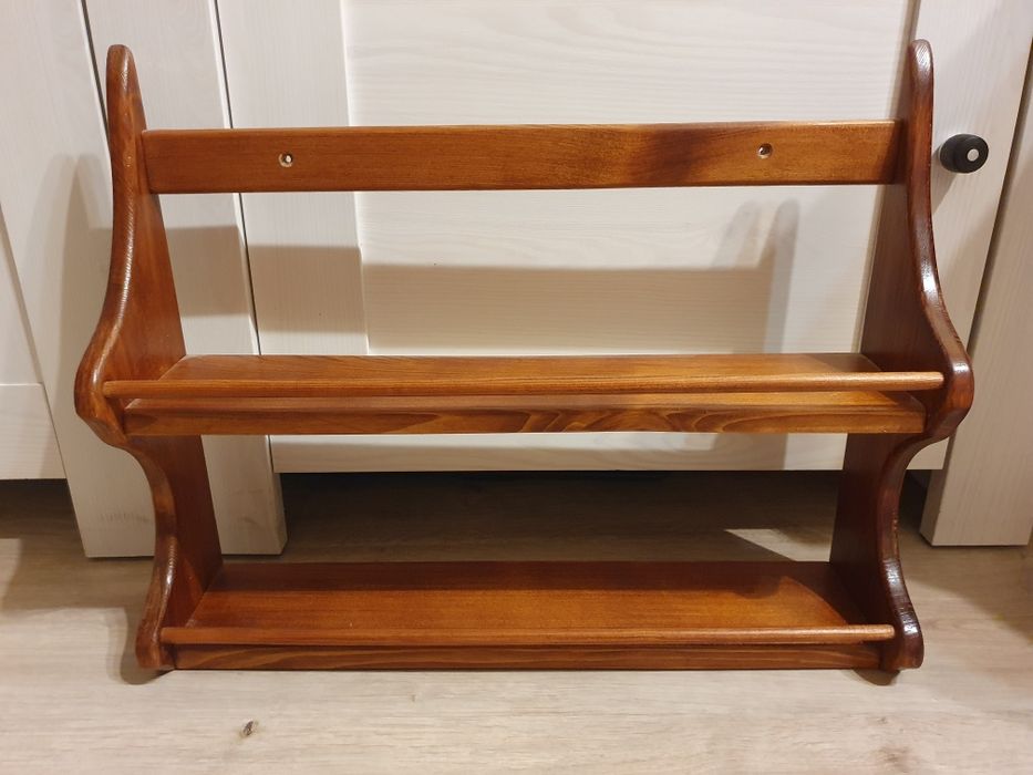 Drewniana półka kuchenna