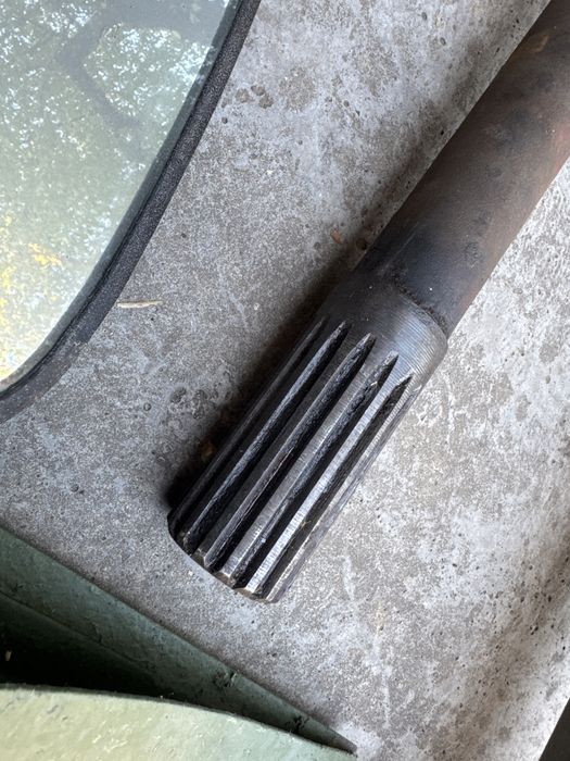 Продам новую полуось заднего моста ЗИЛ 130 16 шлицов