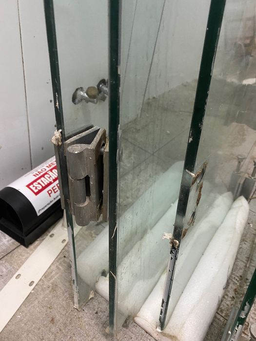 4 Porta vidro com resistência alto.