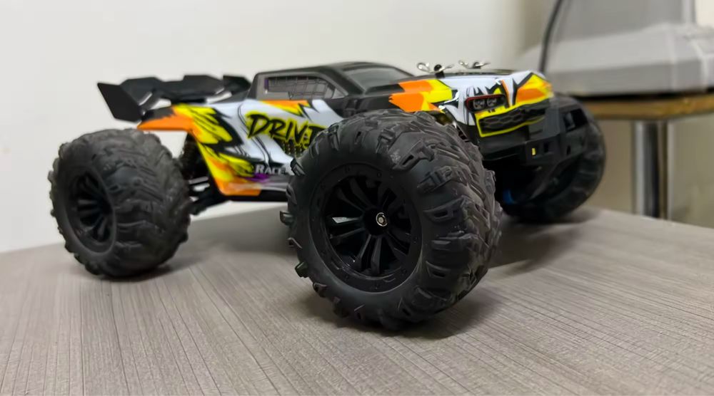 Профессиональная машинка на радиоуправлении Monster Truck SCY 16101Pro