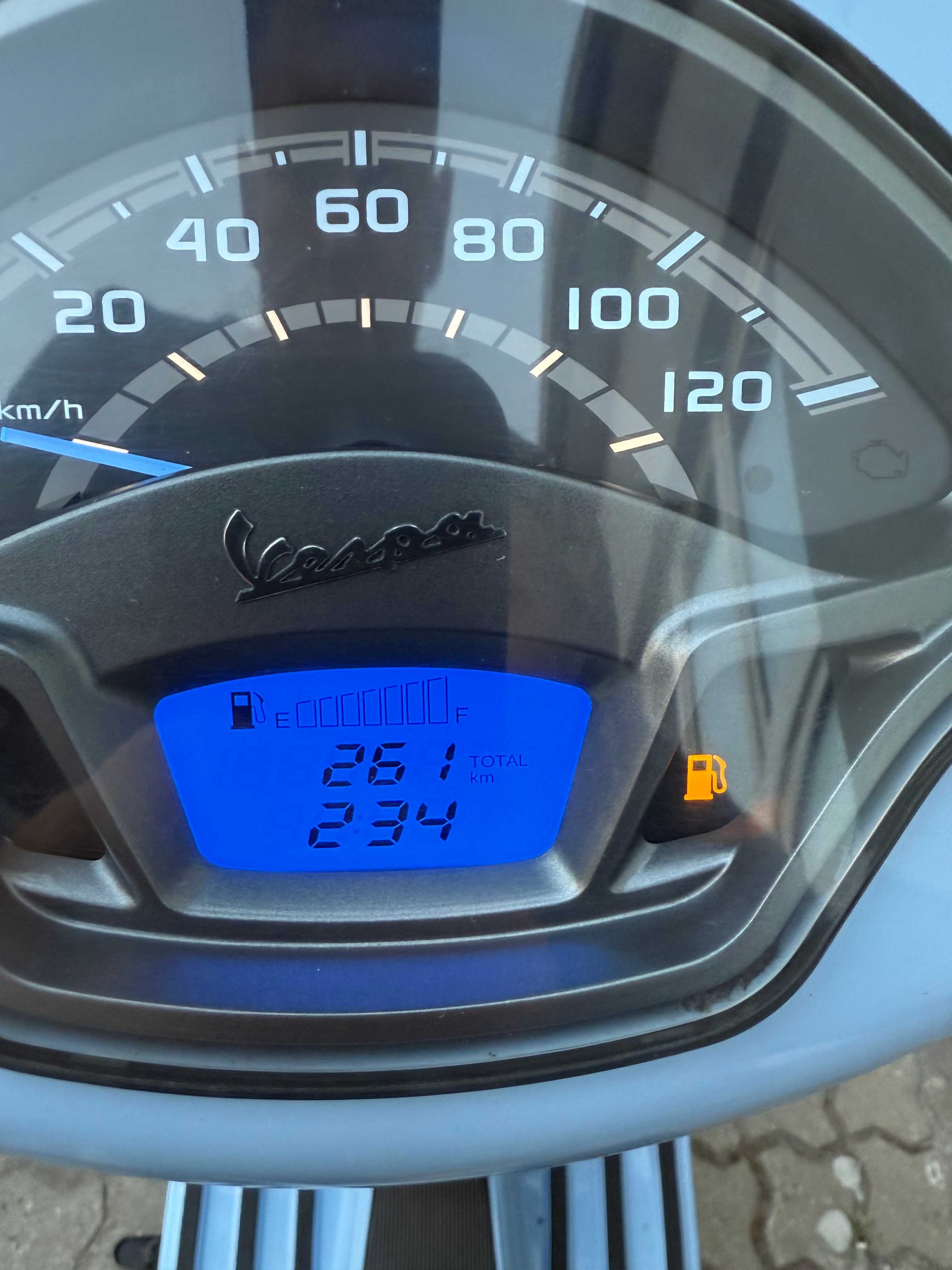 Vespa Primavera 2021r