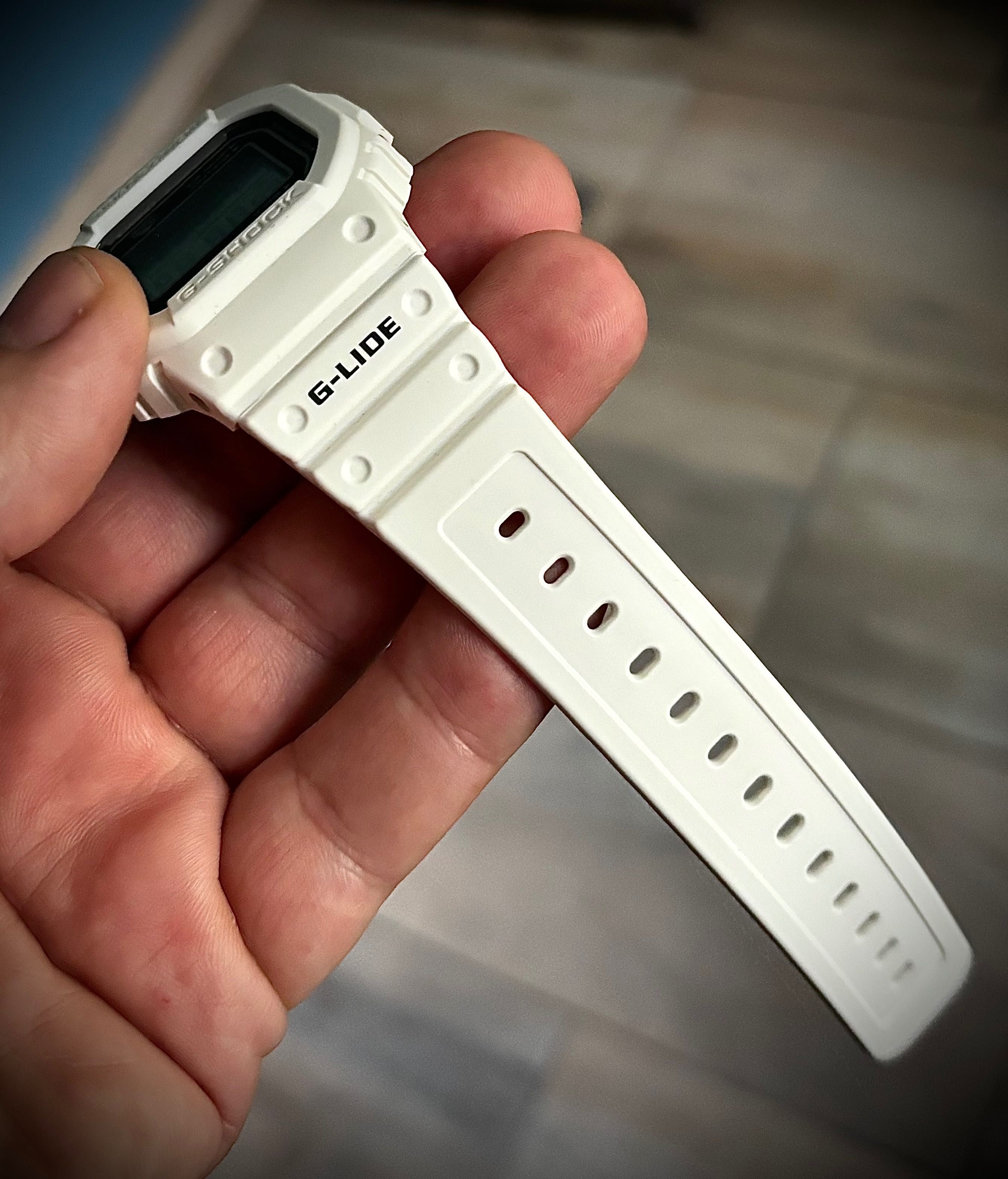 Zegarek Casio G-shock DW-5000SS