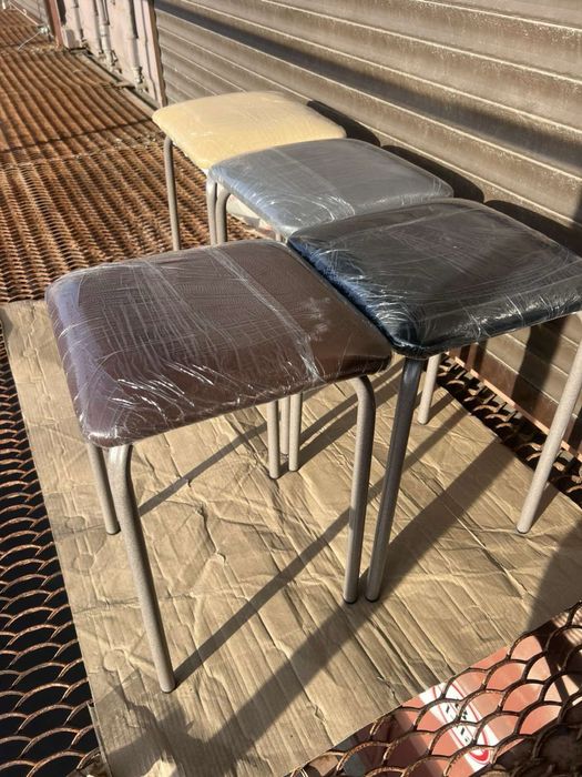 Табурет квадратний