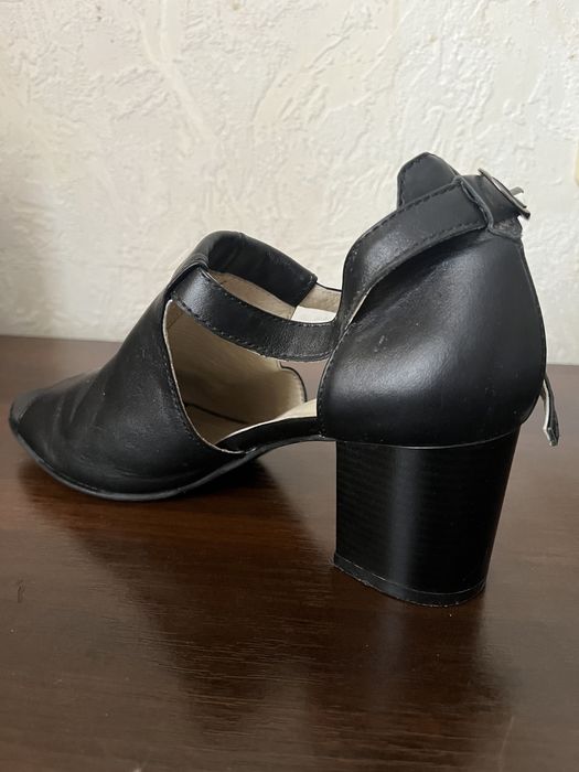 Жіночі босоніжки з натуральної шкіри