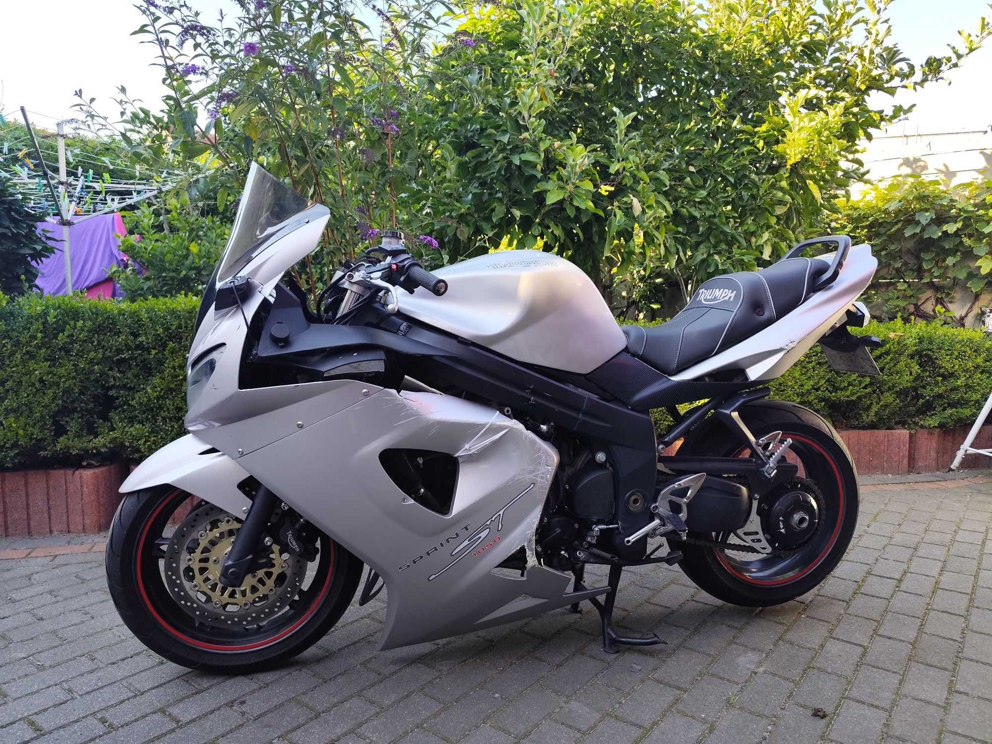 Triumph Sprint ST 1050